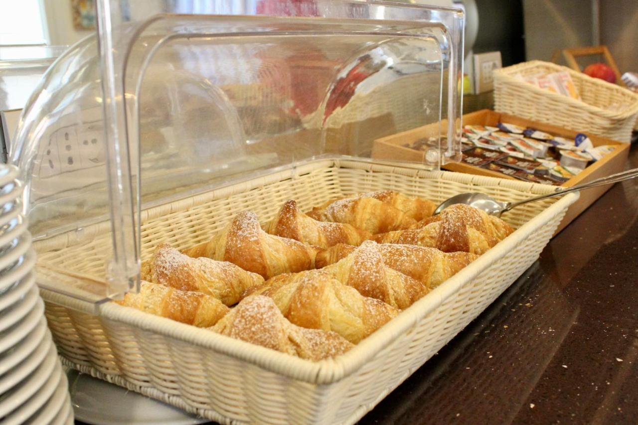 Hotel Adigrat Riccione Eksteriør billede
