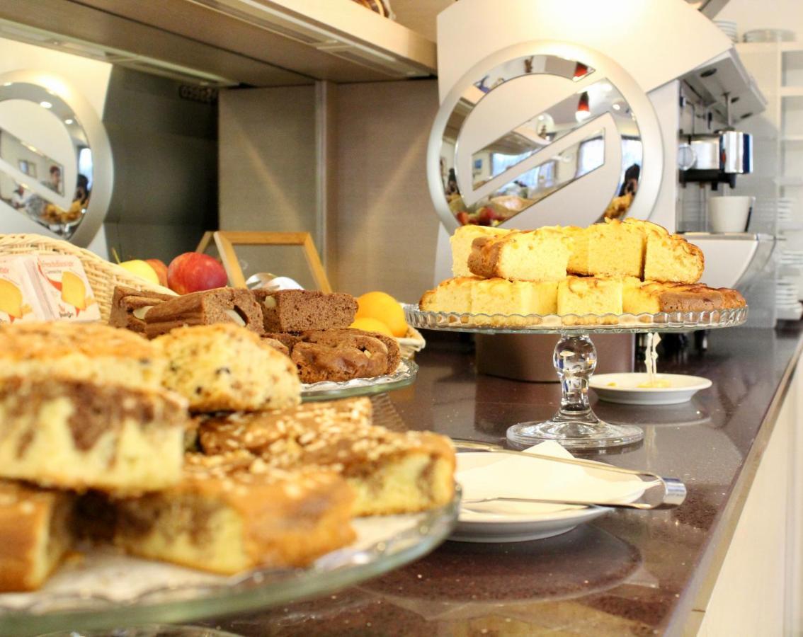 Hotel Adigrat Riccione Eksteriør billede