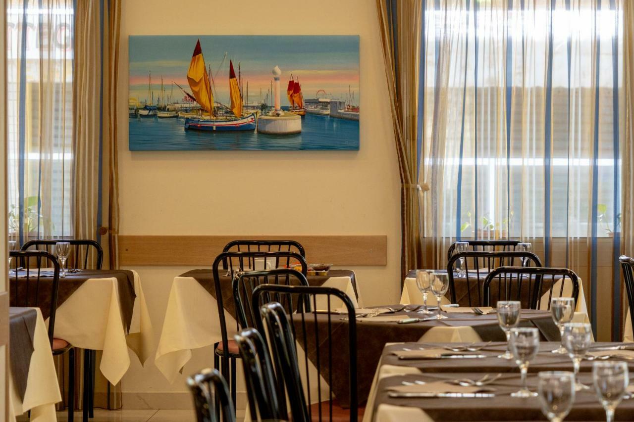 Hotel Adigrat Riccione Eksteriør billede