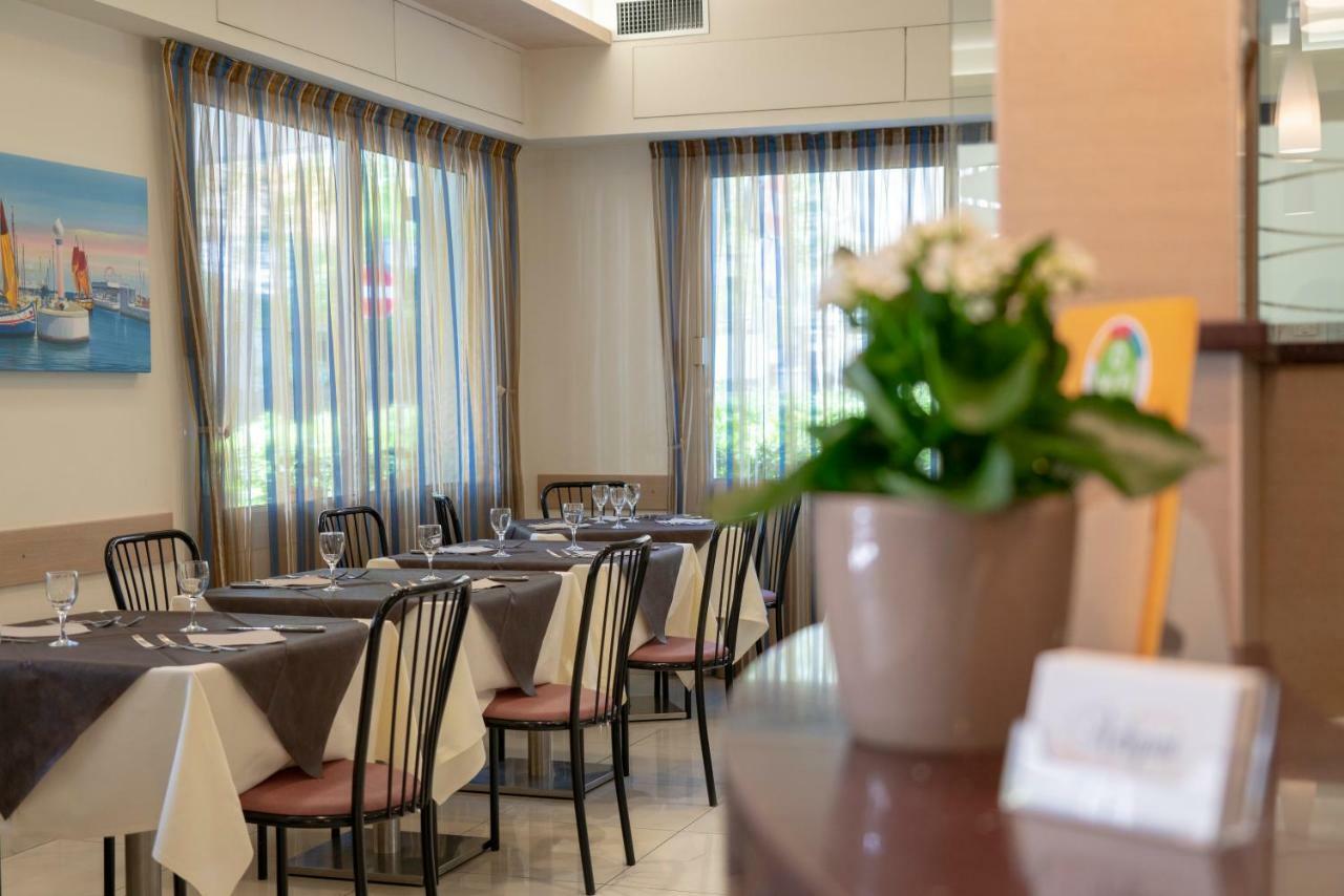 Hotel Adigrat Riccione Eksteriør billede